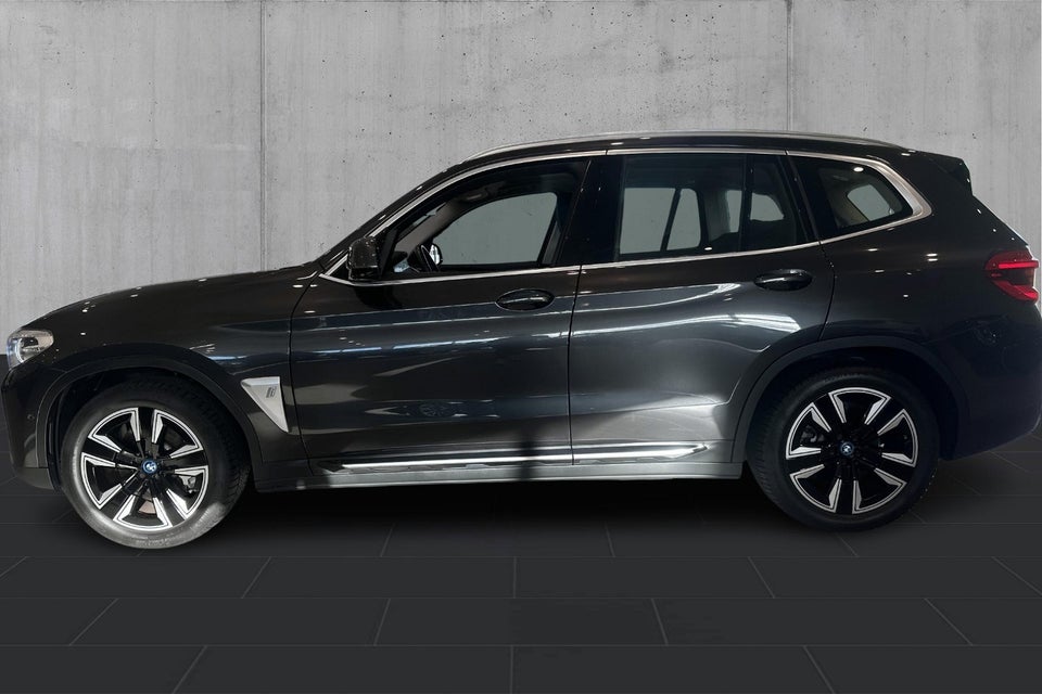 BMW iX3 Charged 5d