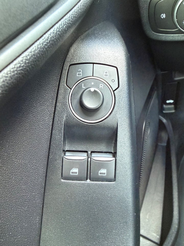 Ford Fiesta 1,0 EcoBoost mHEV Connected 5d