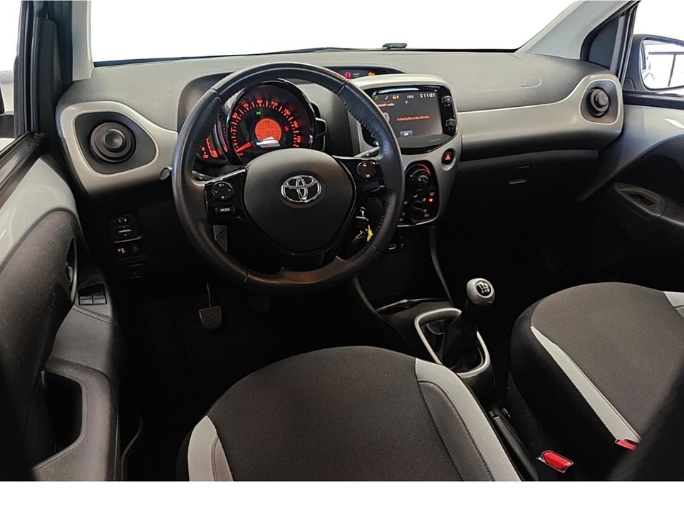 Toyota Aygo 1,0 VVT-i x-play 5d