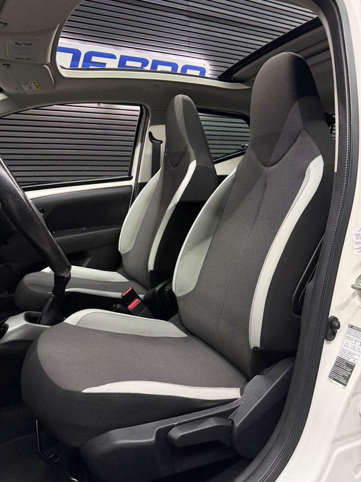 Toyota Aygo 1,0 VVT-i x-wave Sky 5d