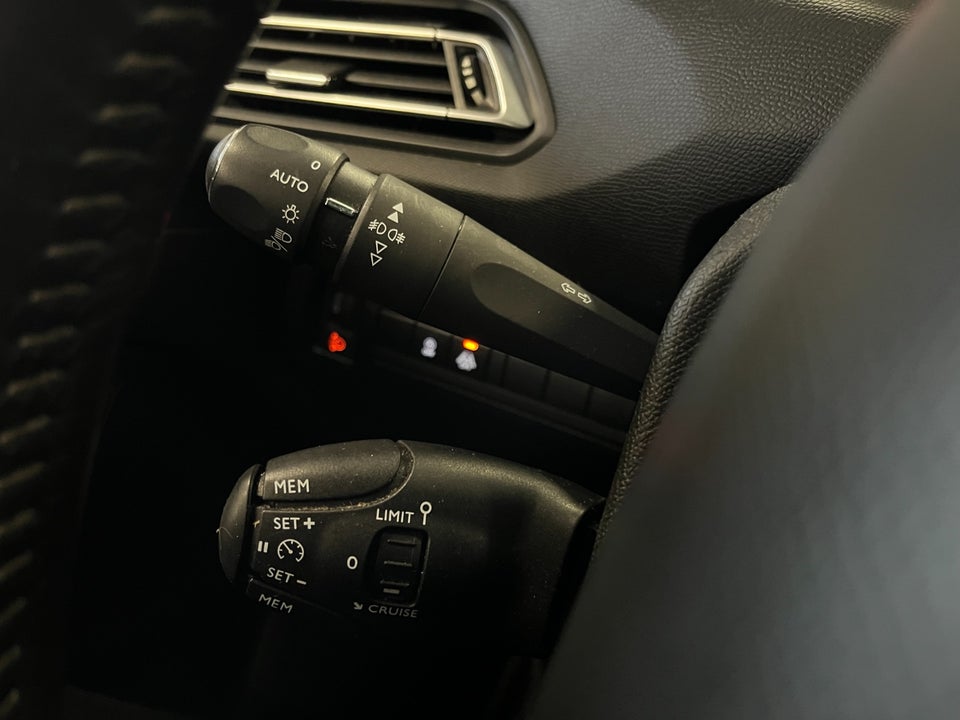 Peugeot 308 1,6 BlueHDi 120 Allure Sky SW 5d