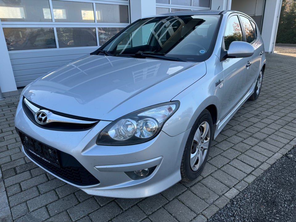 Hyundai i30 1,6 CRDi 90 Classic Sense+ Eco 5d