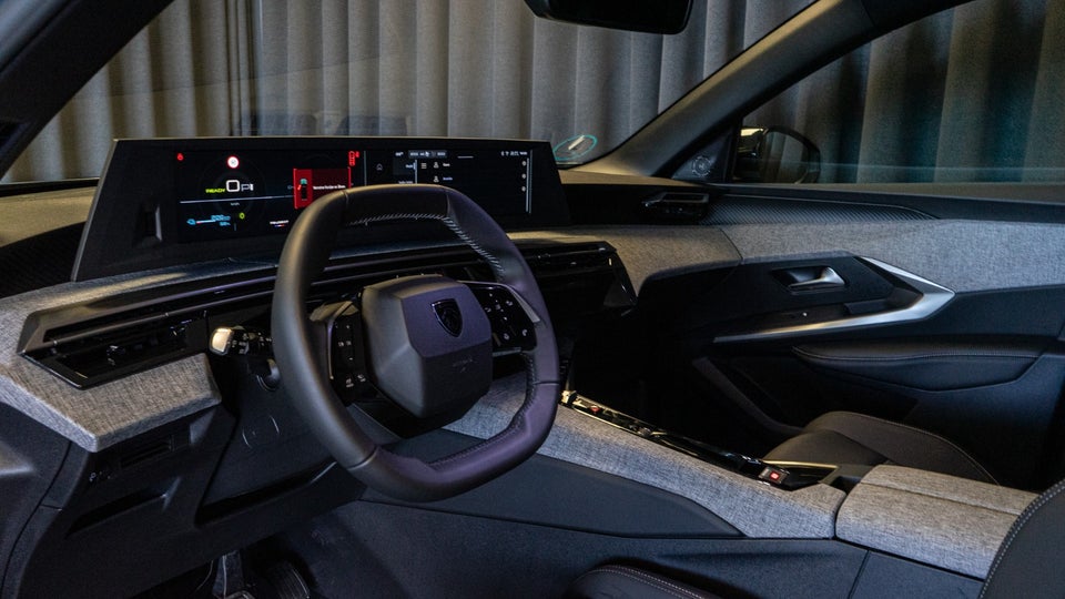 Peugeot e-5008 77 Allure 7prs 5d