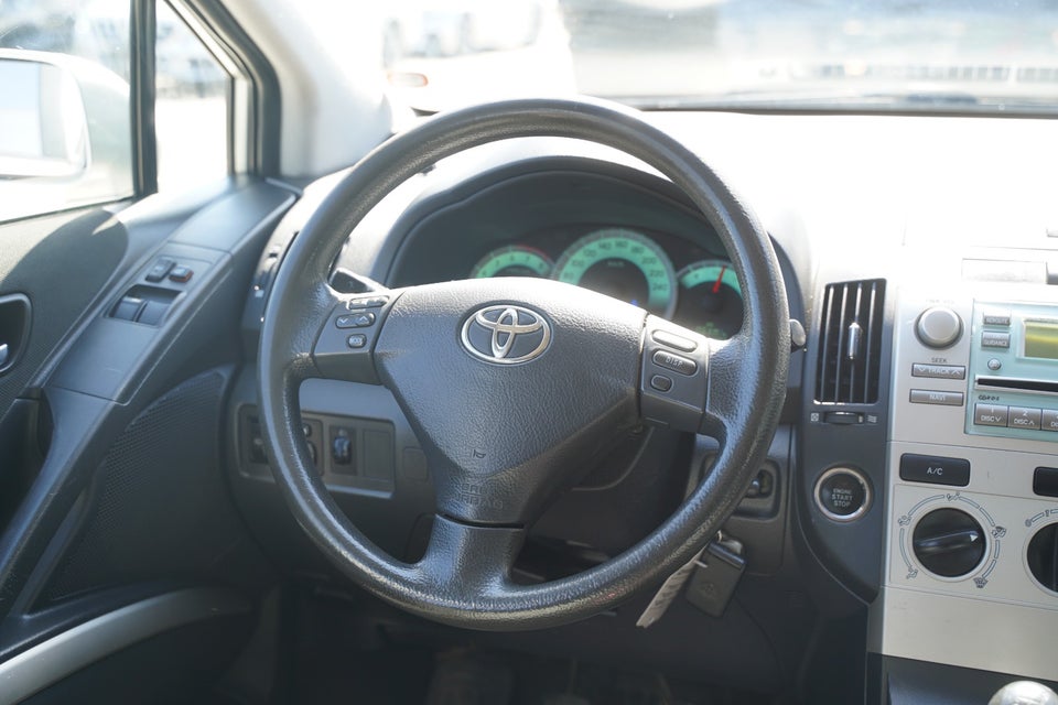 Toyota Corolla Verso 1,8 Terra 7prs 5d