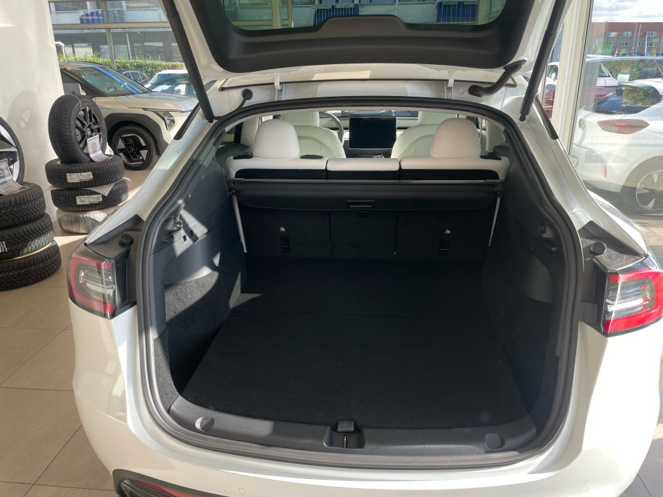 Tesla Model Y Long Range AWD 5d