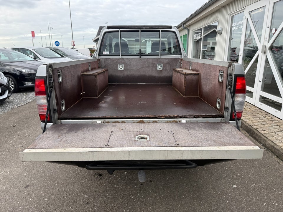 Nissan NP300 2,5 dCi 133 King Cab Comfort+ 4x4 2d