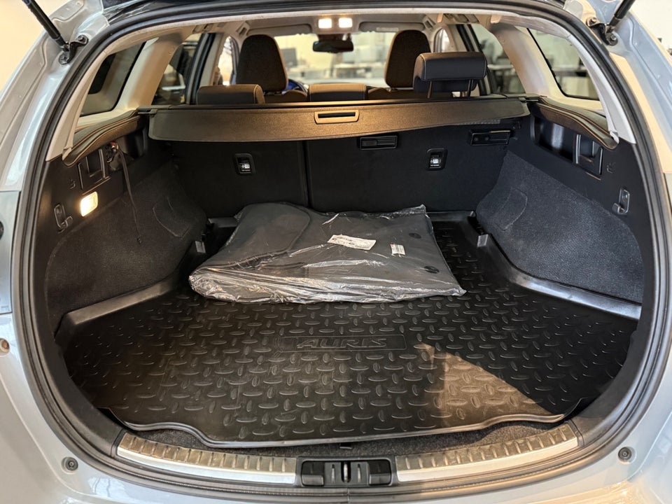 Toyota Auris 1,8 Hybrid H4 Touring Sports CVT 5d