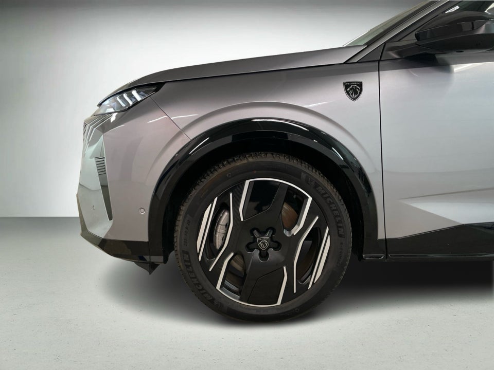 Peugeot e-3008 77 GT Pack 5d