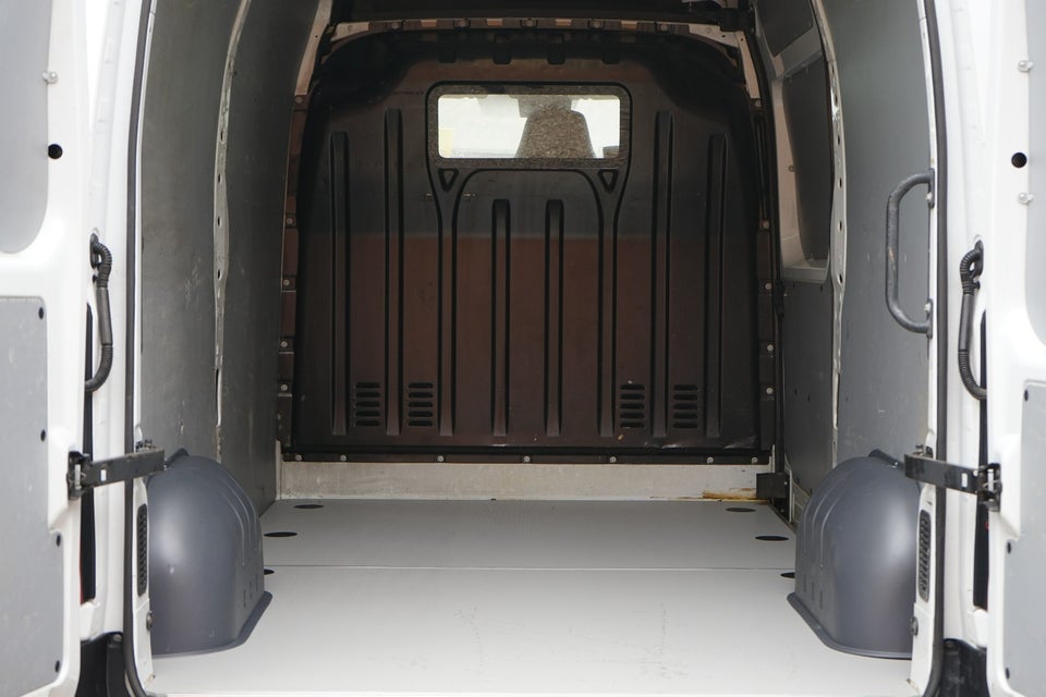 Nissan NV400 2,3 dCi 150 L2H2 Kassevogn