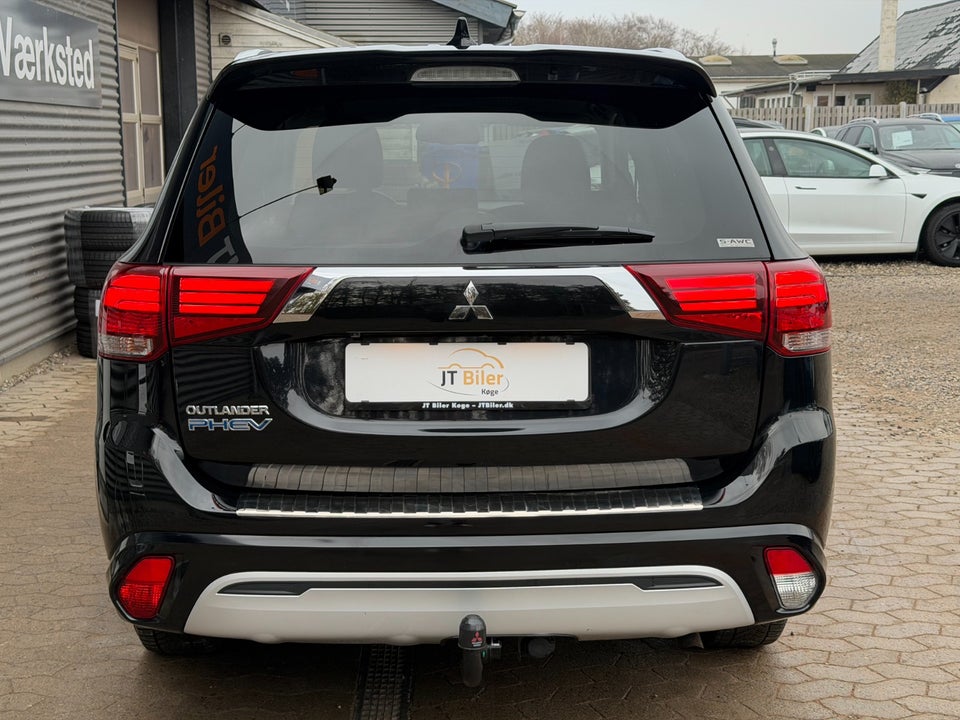 Mitsubishi Outlander 2,4 PHEV Invite CVT 4WD 5d