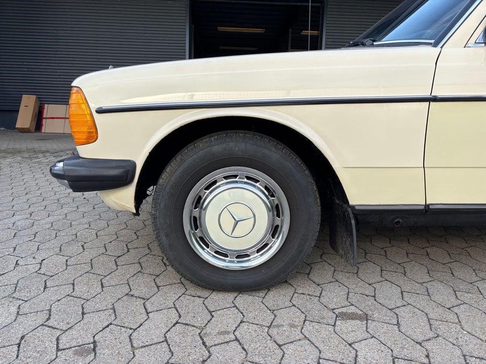 Mercedes 200 2,0  4d