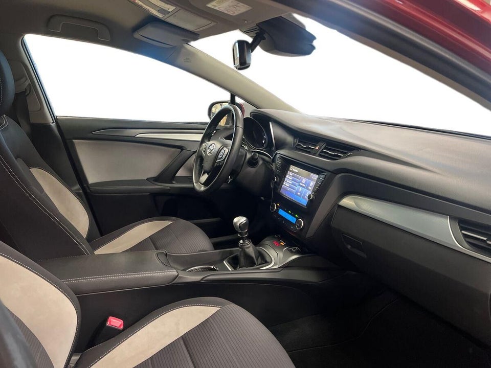 Toyota Avensis 1,8 VVT-i T2 Premium 4d