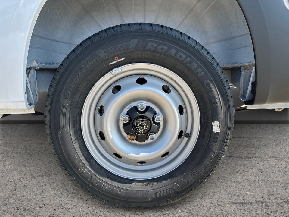 Peugeot Boxer 333 2,2 BlueHDi 140 L2H2 Premium