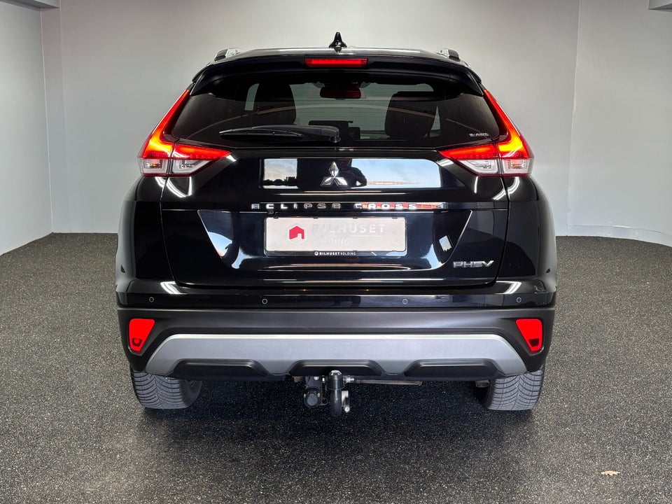 Mitsubishi Eclipse Cross 2,4 PHEV Invite CVT 4WD 5d