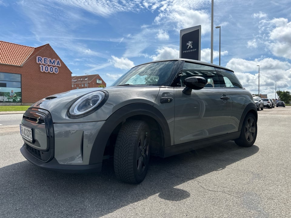 MINI Cooper SE Essential 3d