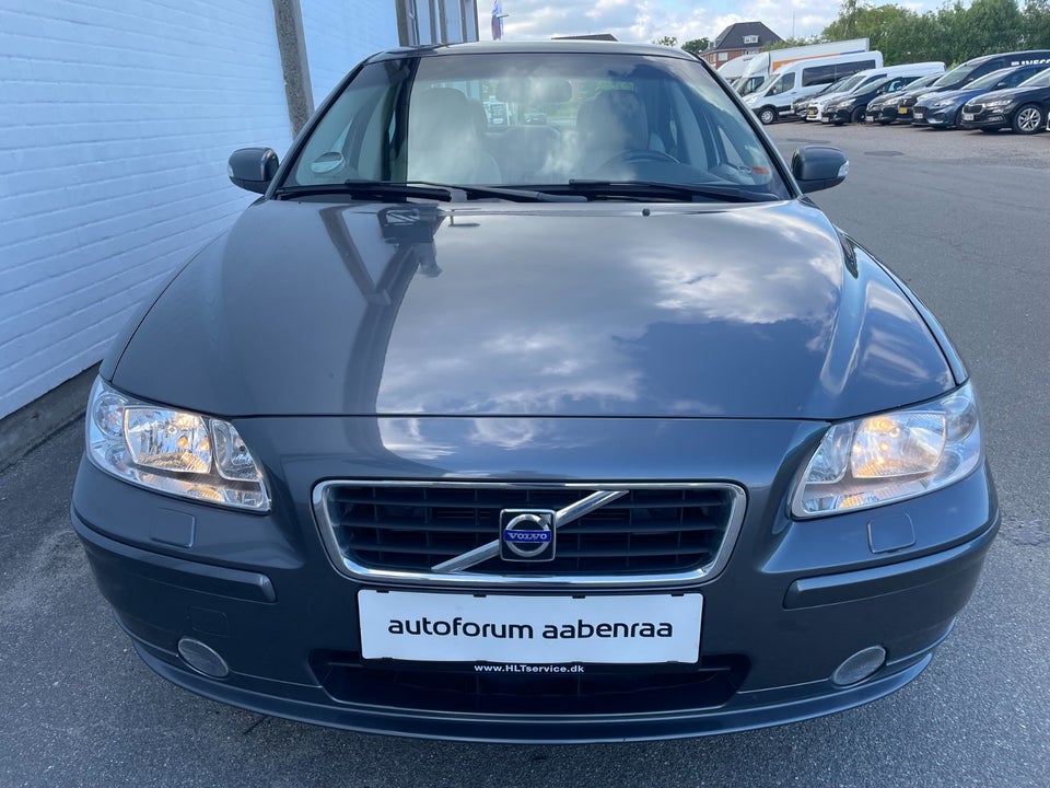 Volvo S60 2,4 140 Momentum 4d
