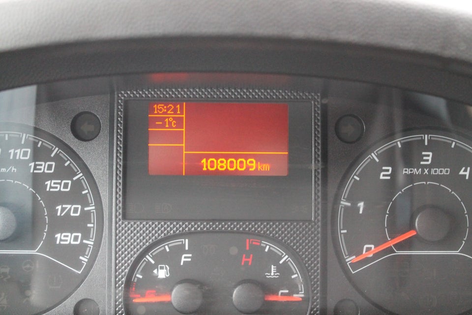 Peugeot Boxer 335 2,2 BlueHDi 165 L2H2 Ultimate