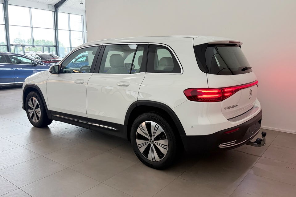 Mercedes EQB250+ Progressive 5d