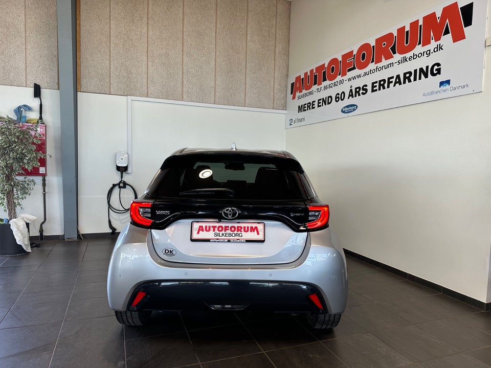 Toyota Yaris 1,5 Hybrid Executive e-CVT 5d