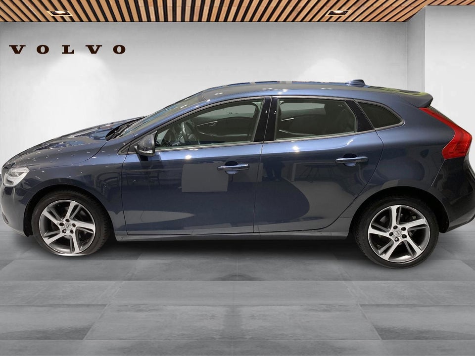 Volvo V40 2,0 D3 150 Momentum 5d