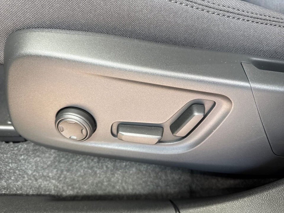 Volvo EX40 Extended Range Black Edition Excess 5d