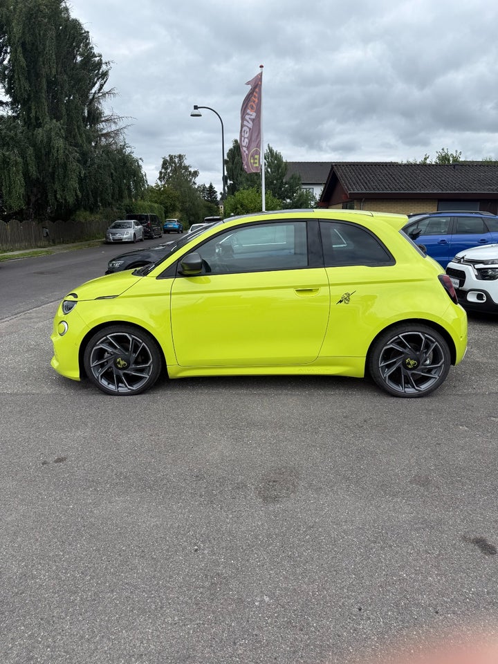 Abarth 500e Scorpionissima 3d