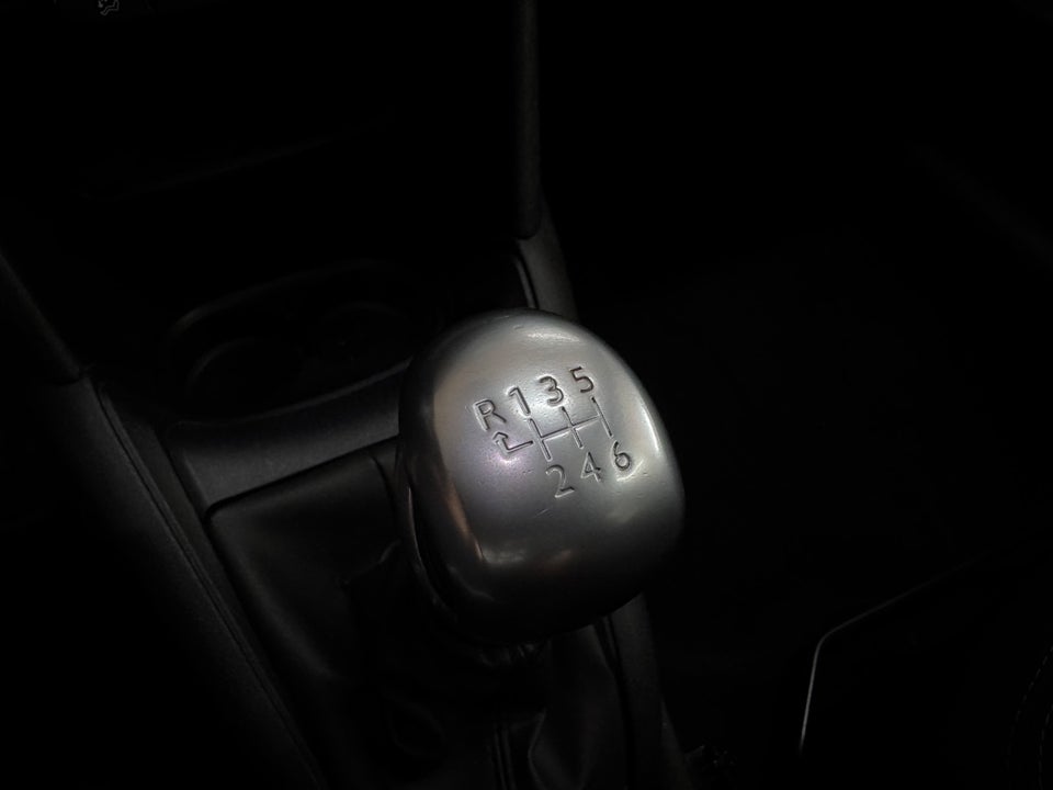 Peugeot 208 1,5 BlueHDi 100 Signature Sky 5d