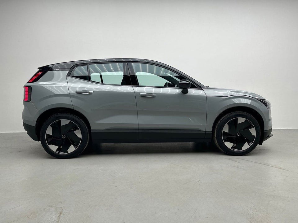 Volvo EX30 Extended Range Plus 5d