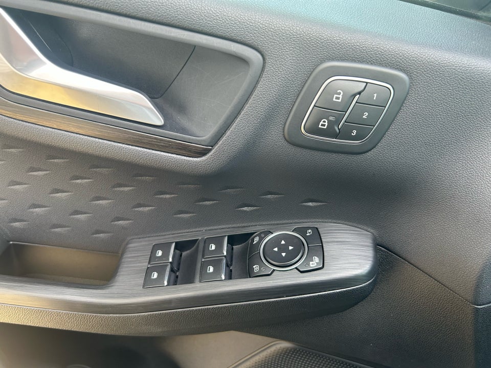 Ford Kuga 2,5 PHEV Vignale CVT 5d