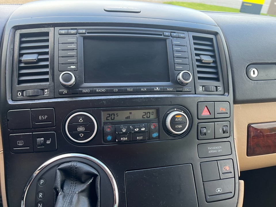 VW Multivan 2,5 TDi 174 Highline Tiptr. 5d