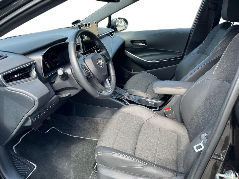Toyota Corolla 1,8 Hybrid Style Touring Sports e-CVT 5d