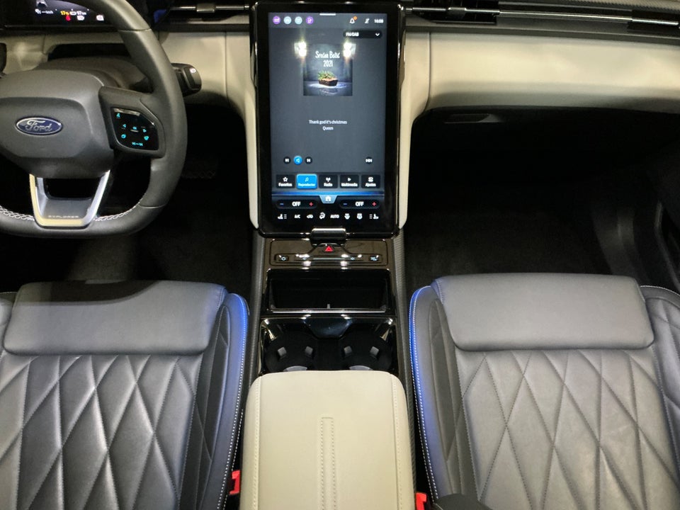 Ford Explorer 82 Premium Extended Range 5d