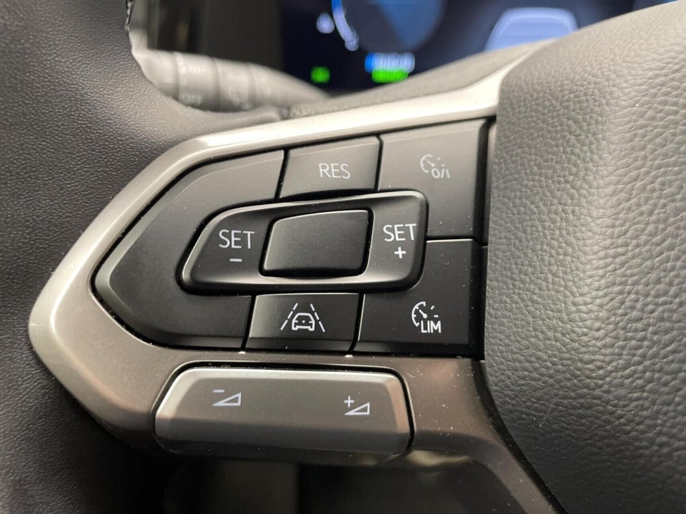 VW e-Caravelle 64 Style SWB