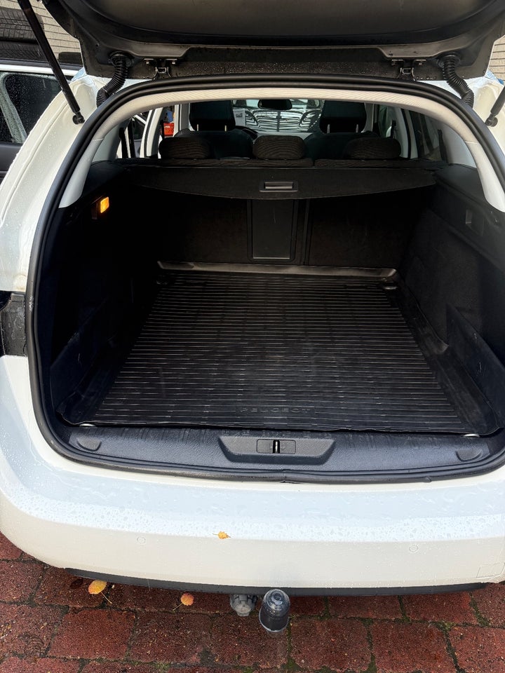 Peugeot 308 1,6 BlueHDi 120 Allure Sky 5d