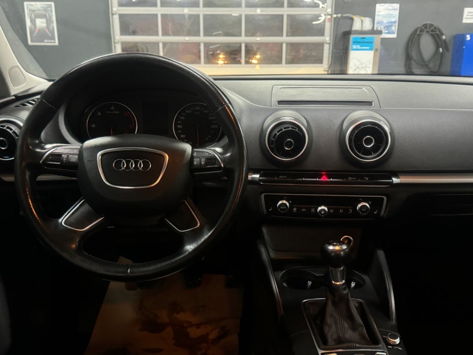 Audi A3 2,0 TDi 150 Attraction Sportback 5d