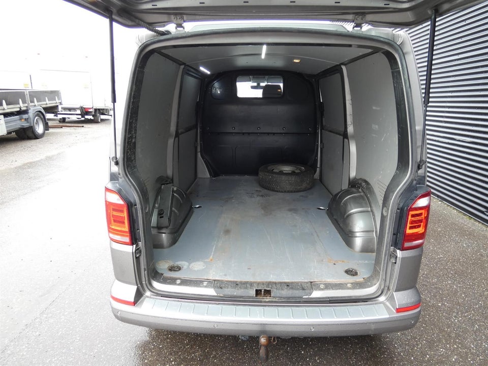 VW Transporter 2,0 TDi 199 Kassevogn DSG 4Motion kort