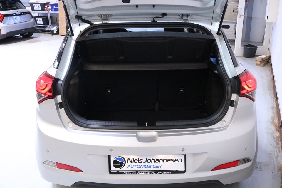 Hyundai i20 1,25 Premium 5d