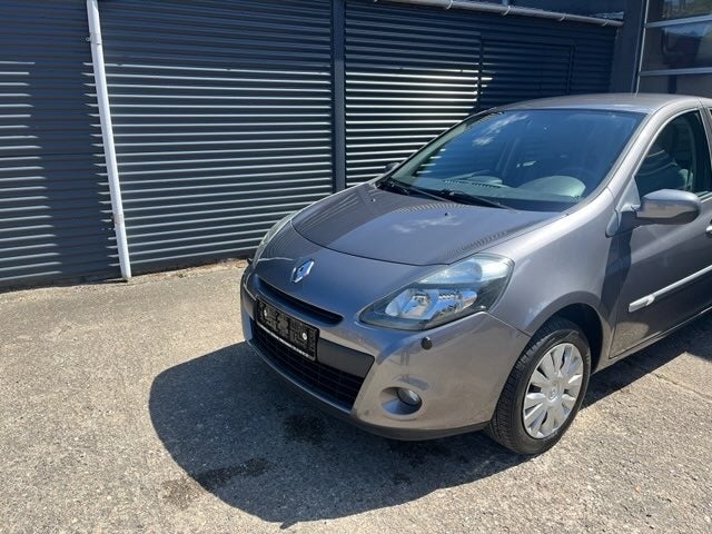 Renault Clio III 1,2 16V Authentique 5d