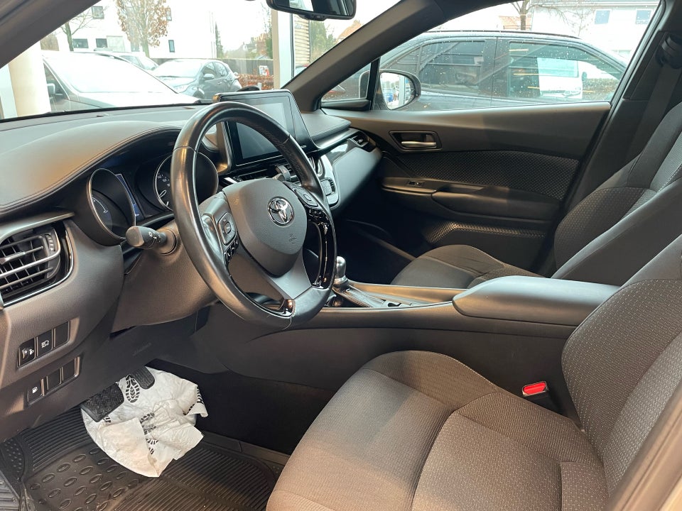 Toyota C-HR 1,8 Hybrid Limited CVT 5d