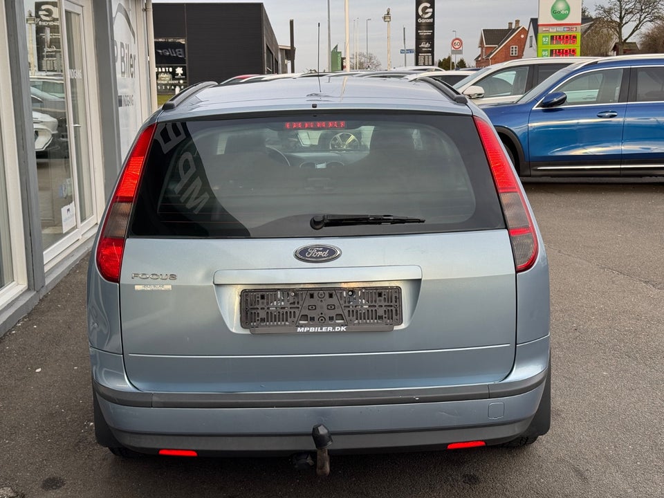 Ford Focus 1,6 Ti-VCT Ghia stc. 5d