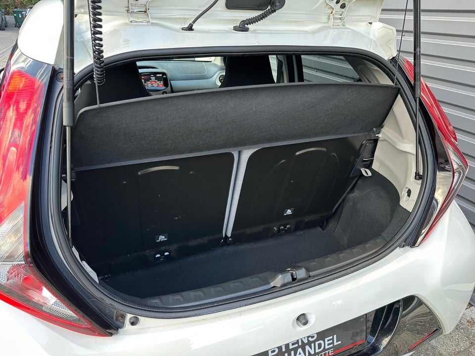 Toyota Aygo 1,0 VVT-i x-press 5d