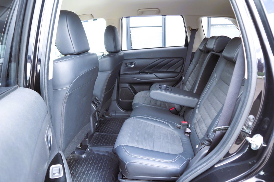 Mitsubishi Outlander 2,4 PHEV Intense CVT 4WD 5d