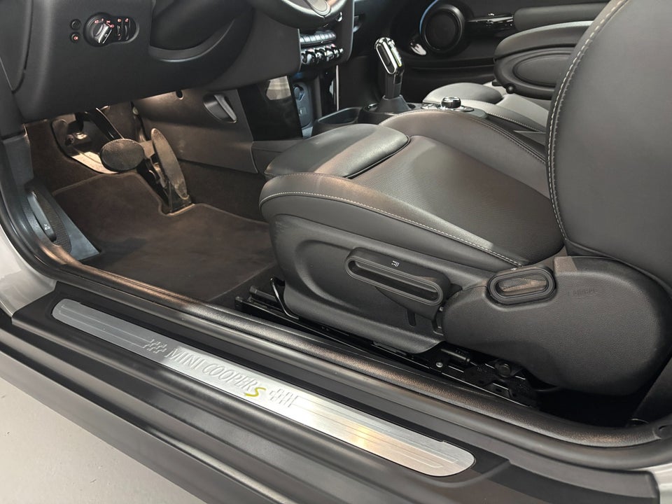 MINI Cooper SE Classic Trim 3d