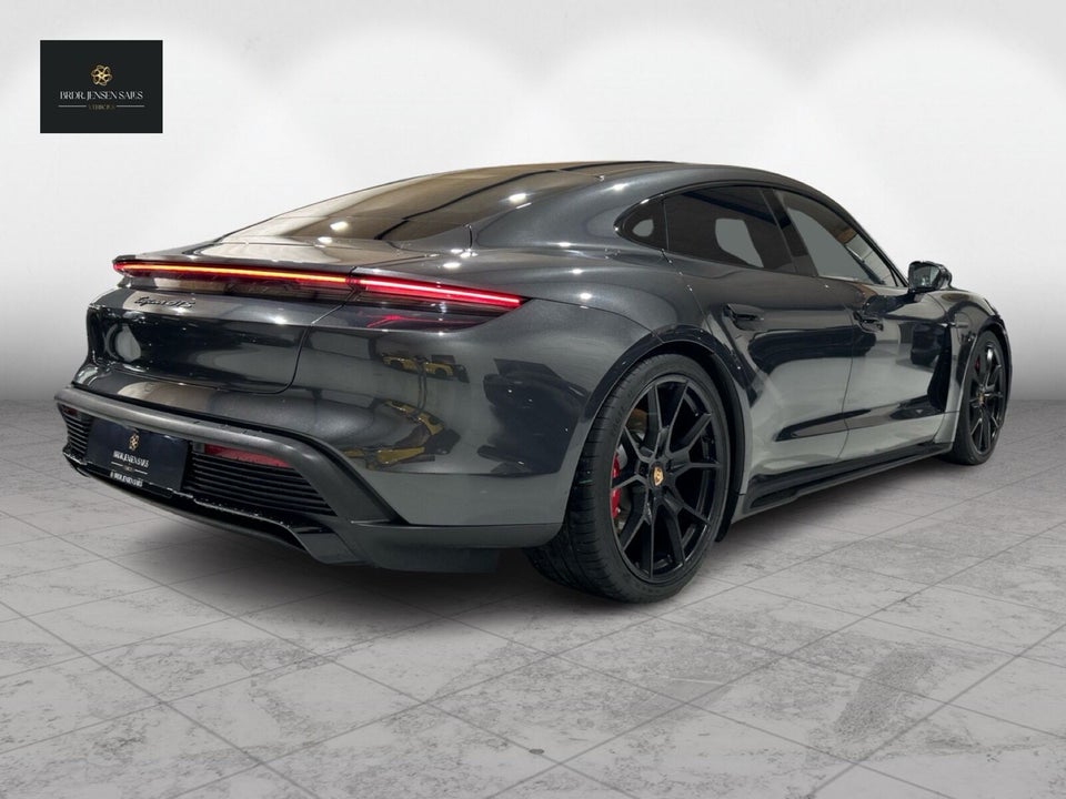 Porsche Taycan GTS Performance+  4d