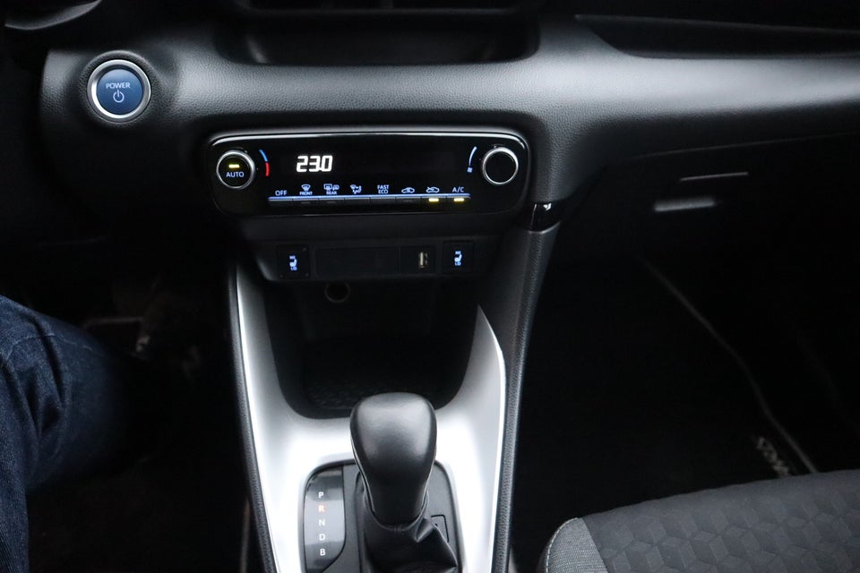 Toyota Yaris 1,5 Hybrid Active Tech Design e-CVT 5d