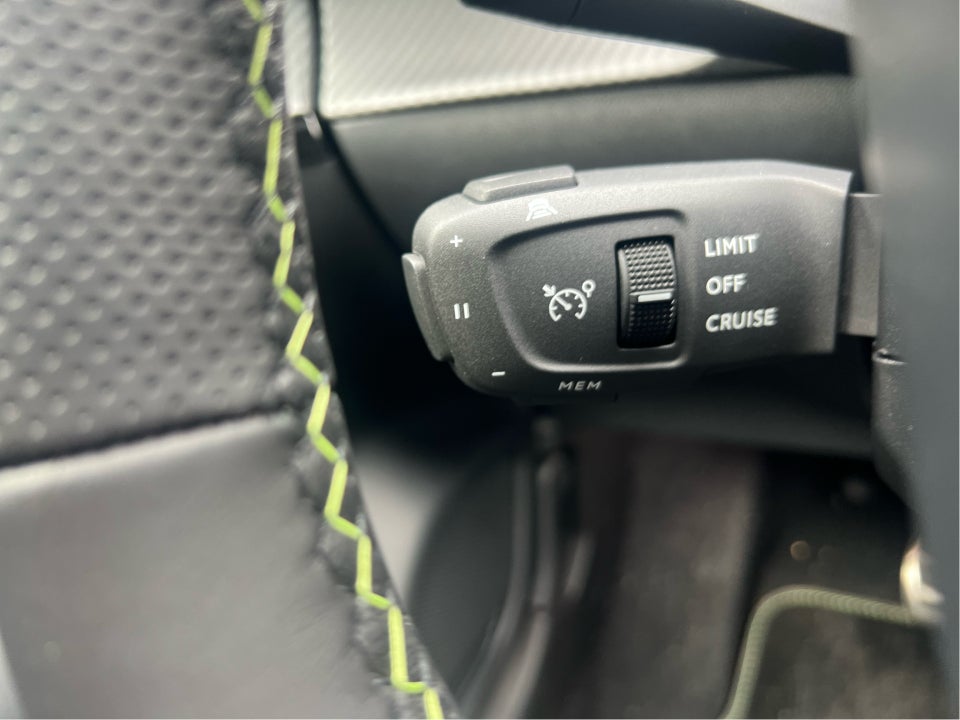 Peugeot e-208 54 GT 5d