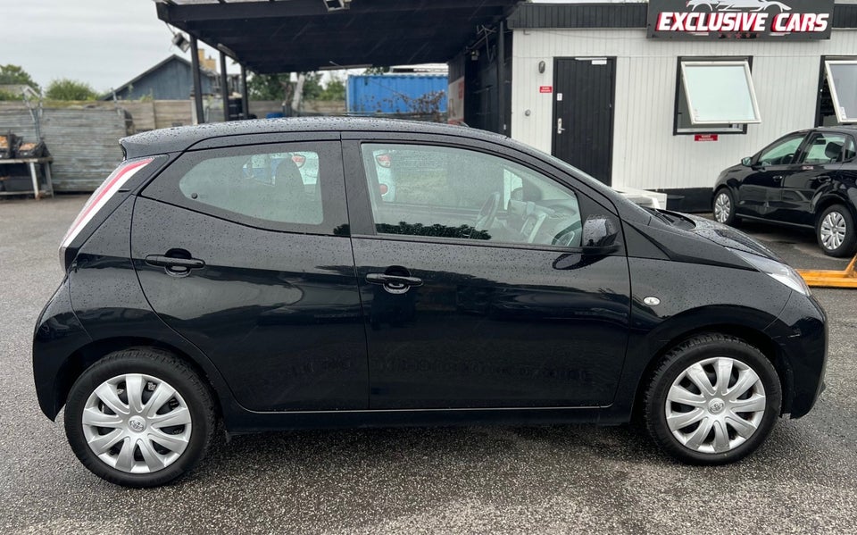 Toyota Aygo 1,0 VVT-i x-black 5d