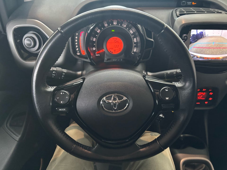 Toyota Aygo 1,0 VVT-i x-press 5d