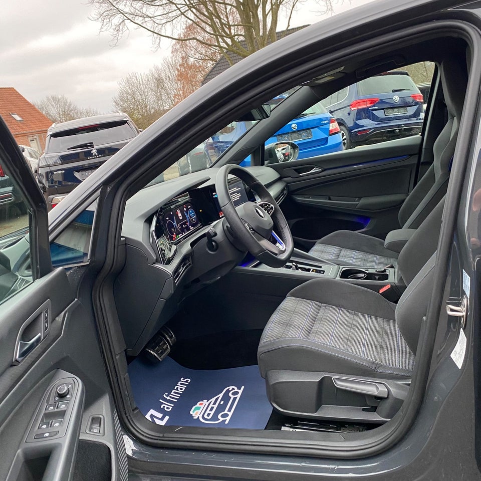 VW Golf VIII 1,4 GTE DSG 5d