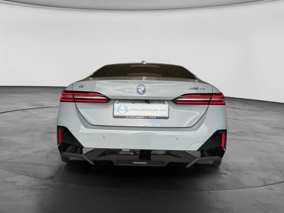BMW i5 eDrive40 M-Sport 4d